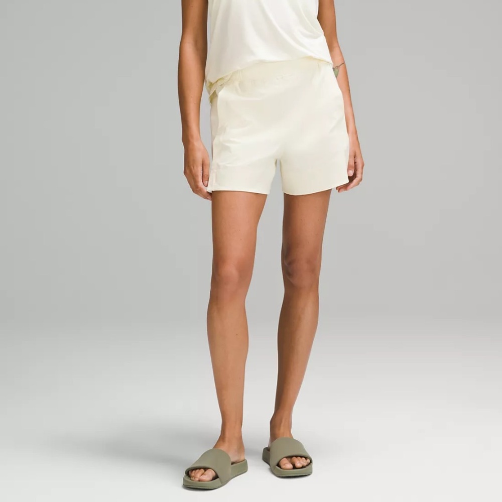 NWT Lululemon Stretch Woven Relaxed-Fit High-Rise Short 4" - Sundance